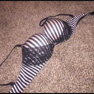 38D- Victoria’s Secret Miraculous Bra